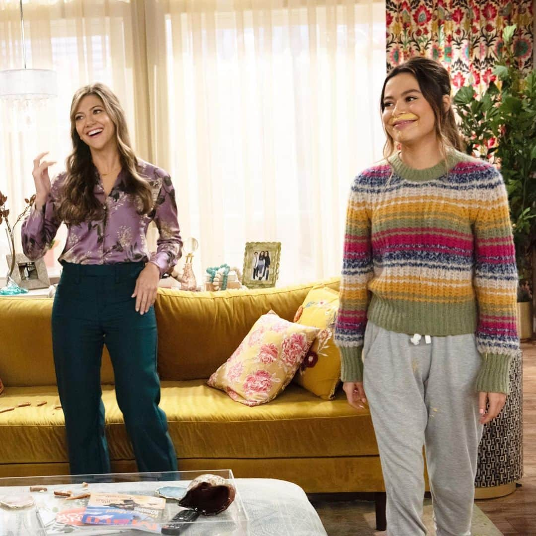 ミランダ・コスグローヴさんのインスタグラム写真 - (ミランダ・コスグローヴInstagram)「Haters will say it’s fake 💁🏻‍♀️   There’s not much left that I haven’t dressed up as for @icarly. I can now add kangaroo to the list. I love these people and I love all of you for keeping this show going for so long. Season 3 is officially out on @paramountplus tomorrow! We answer some questions this season that have been unanswered for over a decade. I hope it all makes you laugh 🤍」6月1日 5時34分 - mirandacosgrove