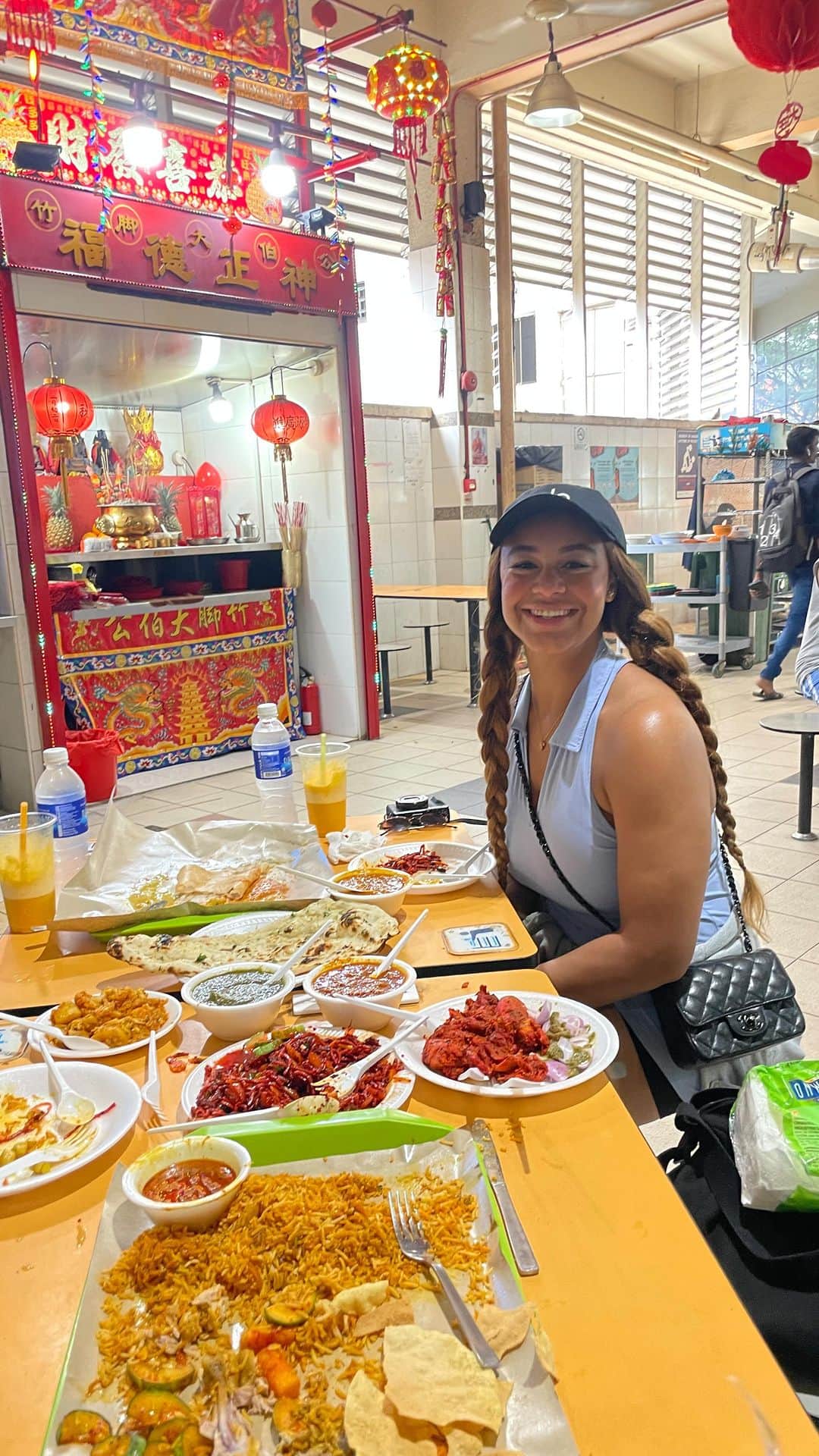 Nia Sioux Frazierのインスタグラム：「Food Tour in Singapore. Hope you’re hungry🥢🥰」