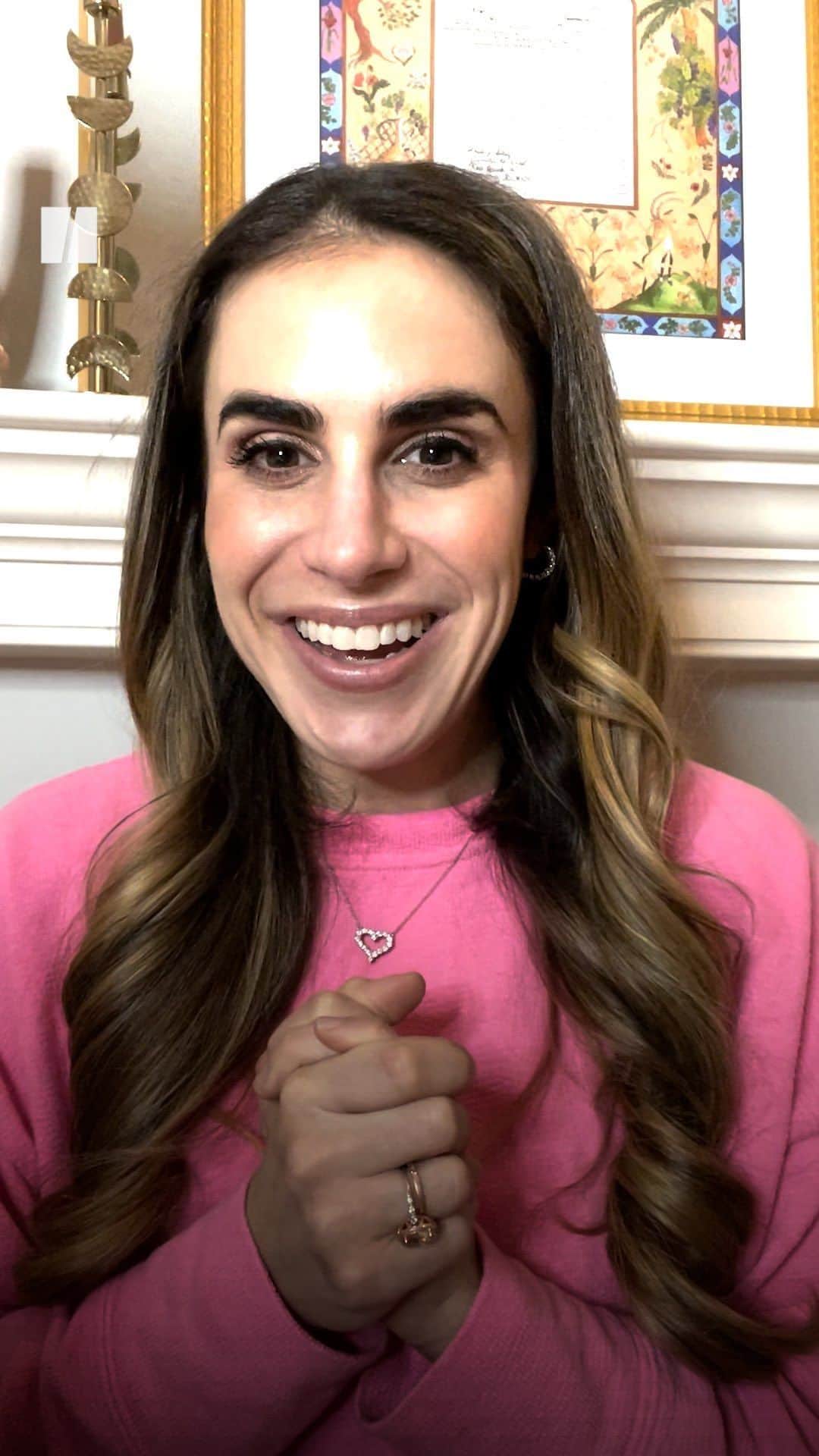Huffington Postのインスタグラム：「More singles are hopping on the “open casting” dating trend. Research from the dating app Bumble found that one out of three people are dating outside of their type. Samantha Burns, a dating coach and licensed mental health counselor, says that these people are dating with more intention and focusing on making sure their core values are aligned with their potential partners’. Watch the video to hear from Burns about how to make the most of the open casting trend.」