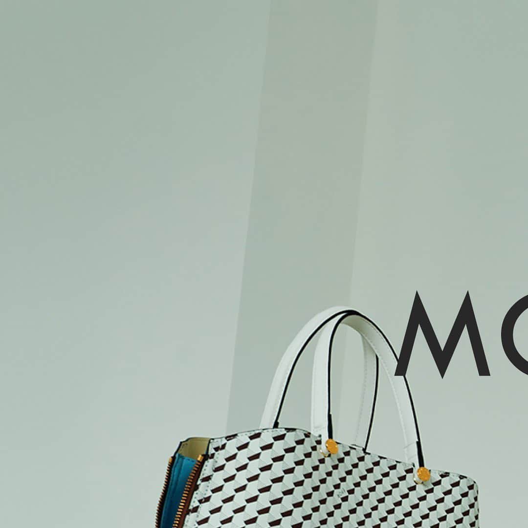 ロペのインスタグラム：「2023 ÉPOR New model |  Y BAG MONOGRAM ⁡ 働く女性のバッグを提案する「ÉPOR（ロペ エポール）」では、デザイン性と多機能な通勤バッグを豊富にラインアップ。 今回、ÉPORで大人気のY BAGシリーズから新モデル「Y BAG MONOGRAM（YACHET PATTERN）」が登場！ 洗練された佇まいはそのままに、シックさとリッチ感漂うモノグラムバッグに仕上げました。 ⁡ ⁡ ⁡ ▶ITEM ⁡ #GGX83500 Y BAG MONOGRAM Medium ¥19,800 (税込) ⁡ #GGX83510 Y BAG MONOGRAM Mini ¥17,600 (税込) ⁡ J'aDoRe JUN ONLINEでご購入いただけます。 ⁡ ⁡ ⁡ @epor_rope @jadorejunonline #ÉPOR #ロペエポール #美しさととのう #ととのう #通勤バッグ #モノグラムバッグ #Ybag #Ybagmonogram #ロペ #ROPÉ #ropejp」