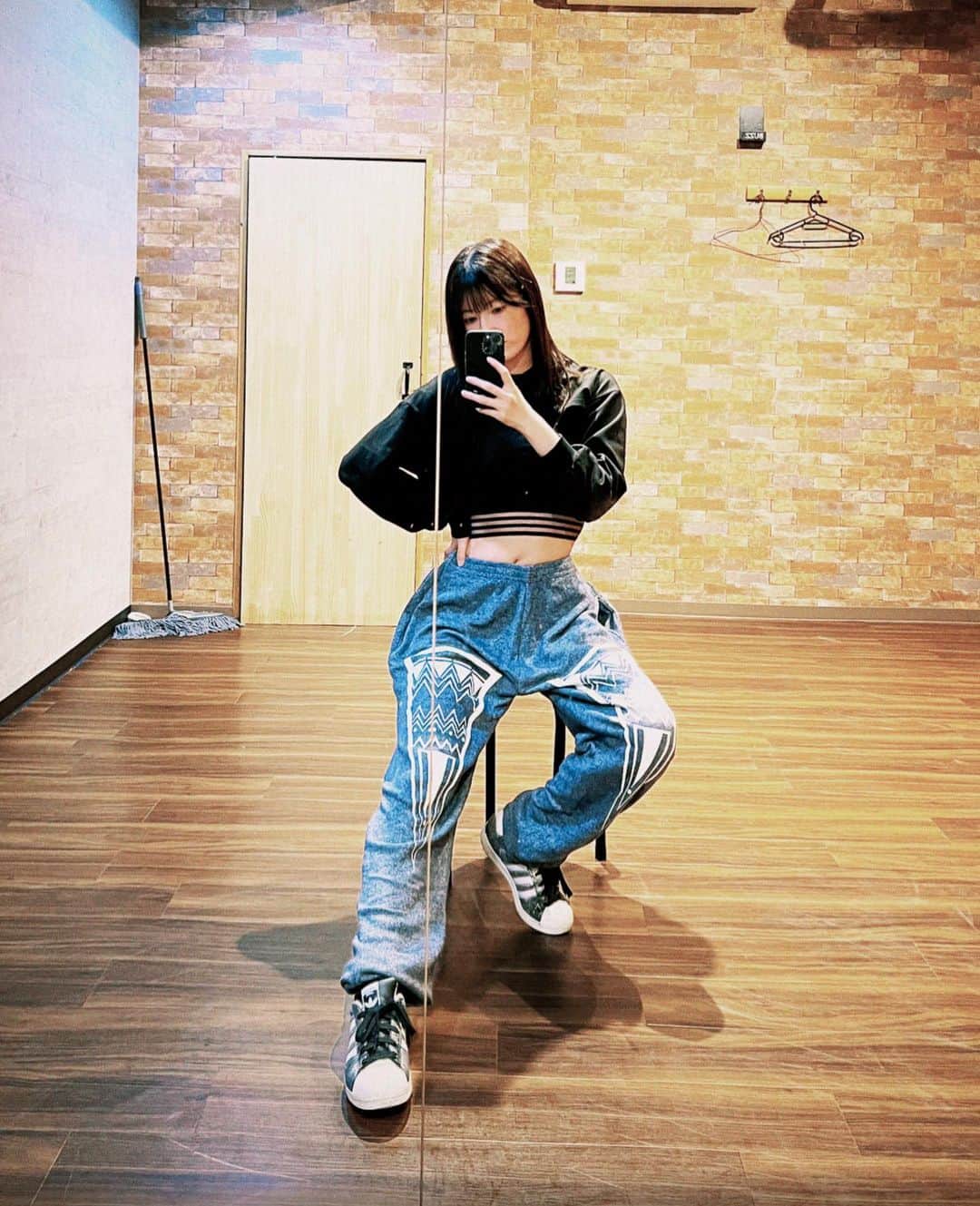 日下部美愛のインスタグラム：「珍しい感じ ⁡ ⁡ #selfie #黒髪 #黒髪ロング  #動漫 #粉我 #角色扮演 扮演 #时装 #时装模特 #自拍 #animegirl #instagood #followforfollowback #japan  #idol #followme」