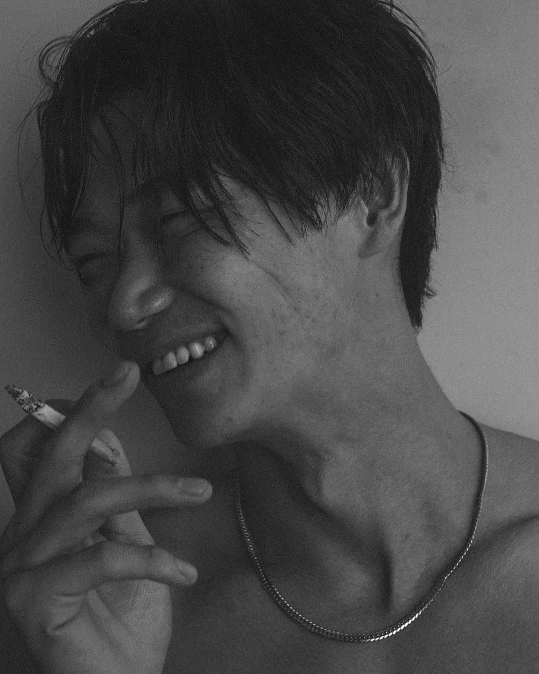のインスタグラム：「本日深夜12時より、生配信遊びに来てね^_^」