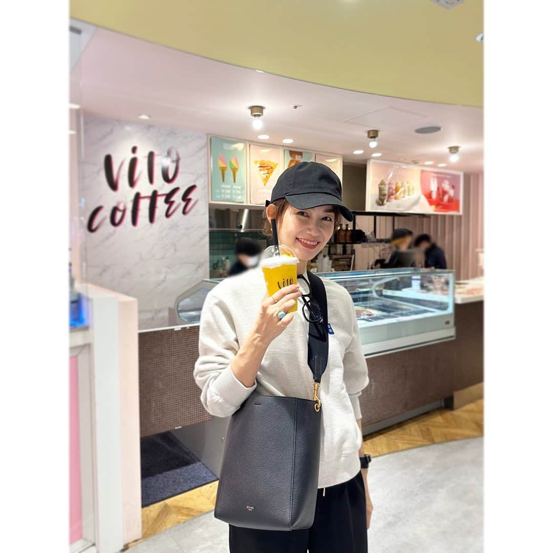 のインスタグラム：「* * 前投稿の続き ジャニショの後は109へ * 本当は 🍓が飲みたかったけど売り切れ😭 マンゴーに🥭しましたの * ↑これは先日の話 * 今日 スーパーで  チョコモナカジャンボを買って帰ったら その後帰宅した息子も チョコモナカジャンボを買ってきた😂 故に 冷凍庫が チョコモナカジャンボで 溢れております😂😂😂 (写真3枚目) * なんて幸せな光景✨✨ * #vitocoffee  #109  #渋谷109 #チョコモナカジャンボ」