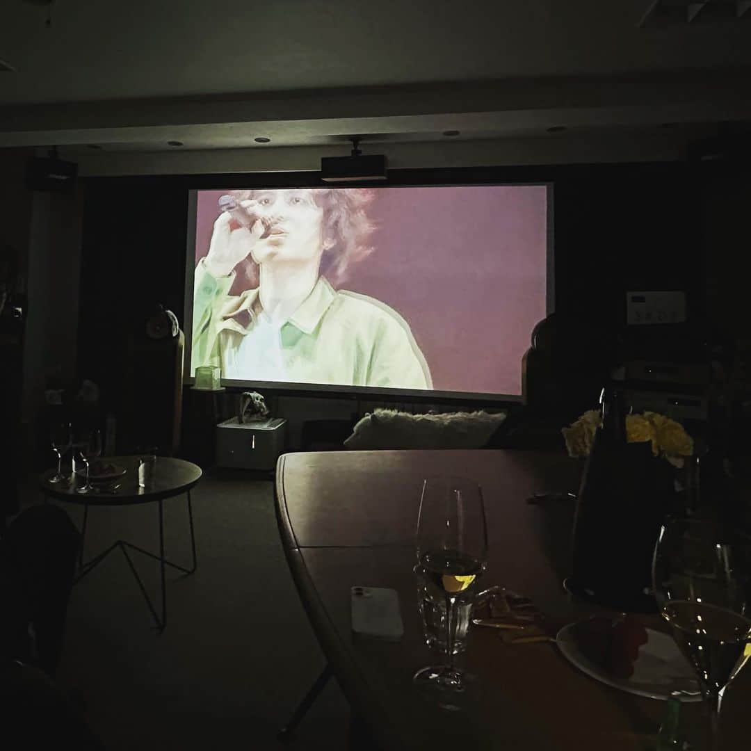 岡崎太郎さんのインスタグラム写真 - (岡崎太郎Instagram)「事務所で風とワイン。 たくさん飲みました。 参加いただいた皆様 ありがとうございました。」5月31日 21時02分 - tarookazaki