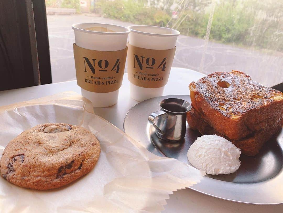 のインスタグラム：「🤎🍪🍞 2023.4 恒例のカフェ巡り🐾 おしゃカフェ。 🤍No.4 しゃれてためっちゃ混んでた整理券で数時間待ちだった…！ㅎㅎ 飲み物が美味しすぎて感激した記憶！ ココナッツラテ🥥だったかな…美味しかったとても♡ ・ ・ 2軒目は 🤍butter🧈 カヌレ食べたかったけどsold outしてて無念だったので今度またリベンジしたいなぁㅠㅠ🔥❤️‍🔥 ・ #カフェ巡り　#おしゃカフェ #東京カフェ」