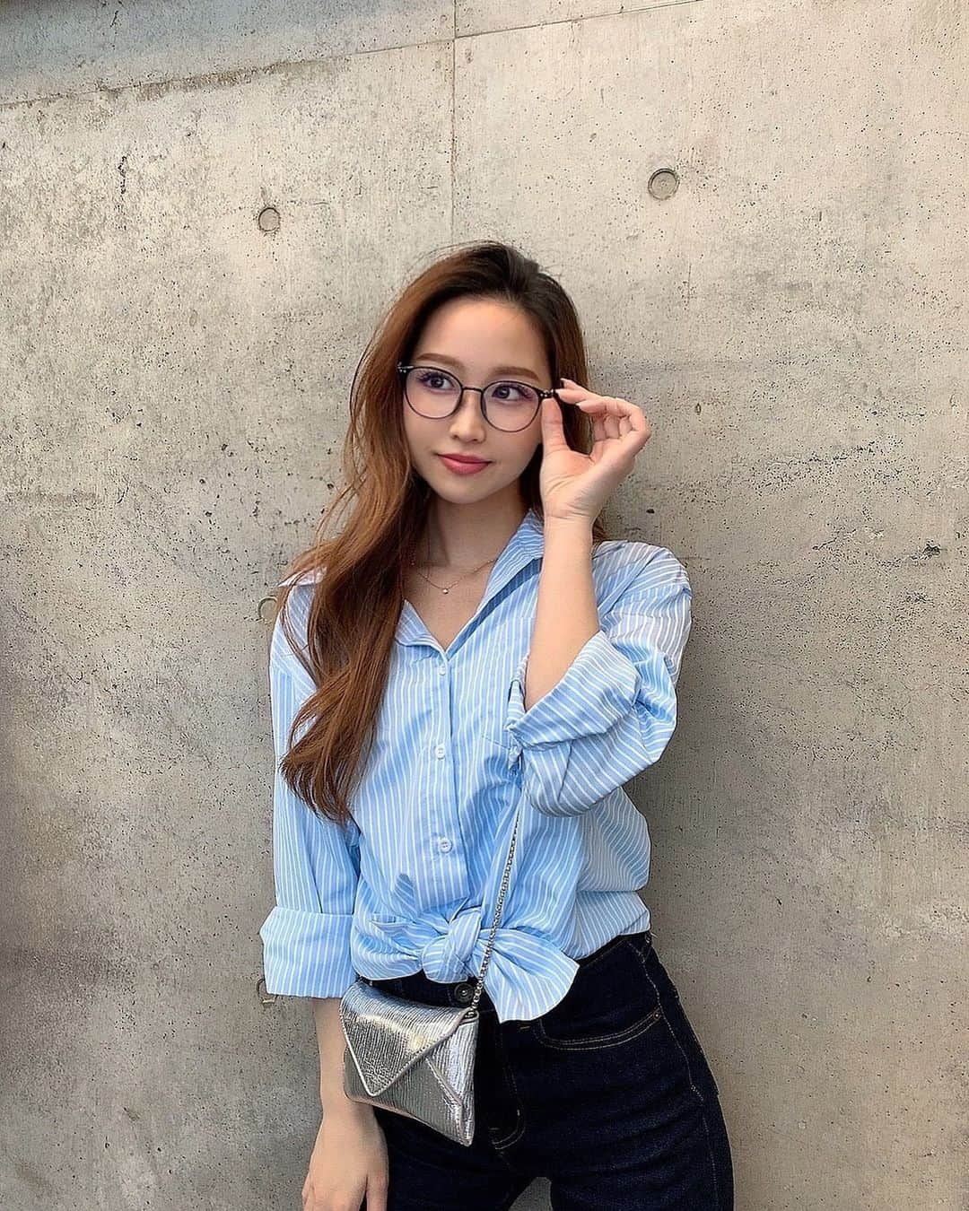 MISAKIさんのインスタグラム写真 - (MISAKIInstagram)「★ 👓💙🤍 ⁡ ⁡ ⁡ @shein_japan  @sheinofficial  ⁡ ⁡ ☑︎アイテム検索ID Tops → 12765788 Eyeglasses → 9697489 Bag → 13051472 ⁡ ⁡ ☑︎クーポンコード 【 MISAKI 】 ⁡ ⁡ ⁡ ⁡ ⁡ ⁡ ⁡ #SHEIN #SHEINforAll #ad #今日のコーデ #今日のメイク #マツエク #ファッション #カジュアルコーデ #大人カジュアル #大人かわいい #ロングヘア #ベージュカラー #apex女子 #ゲーマー女子 #眼鏡 #メガネ女子」5月31日 21時16分 - y.bellafiorire