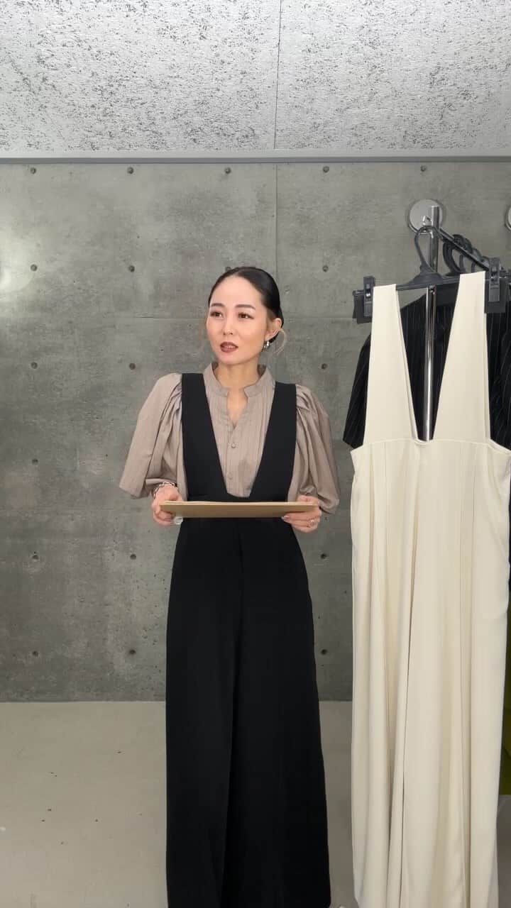 のインスタグラム：「5/31☆INSTA LIVE☆ ・ ・ ご視聴いただきありがとうございました🏝️🌻 夏にぴったりの大人気キャミワンピの再販や、楽ちんサロペットパンツなどなど、明日もバリエーション豊富にご用意しております！ 是非お早めにチェックしてみてくださいね❤️❤️ ⁡ ⁡ ⁡ ⁡ ⁡ 🎁6/1(木) 12:00 - 6/2(木) 11:59🎁 24h新作限定 新作購入で通常ポイント+10%付与 ⁡ ⁡ @mieli_invariant  6/1(木) 12:00- ⁡ -NEW ARRIVAL- ▶︎no.501181 Ruffle Drape Cutoff Dress ▶︎no.501183 Wide Strap Salopette Pants ⁡ -RE STOCK- ▶︎no.501176 Pinstripe Flare Blouse ▶︎no.501197 Sunset Mood Dress ⁡ ⁡ and more… ⁡ ⁡ ⁡ ⁡ ⁡ ⁡ ＿＿＿＿＿＿＿＿＿＿＿＿＿＿＿＿＿＿＿＿＿ #mieliinvariant#mieli#2023#spring#summer」