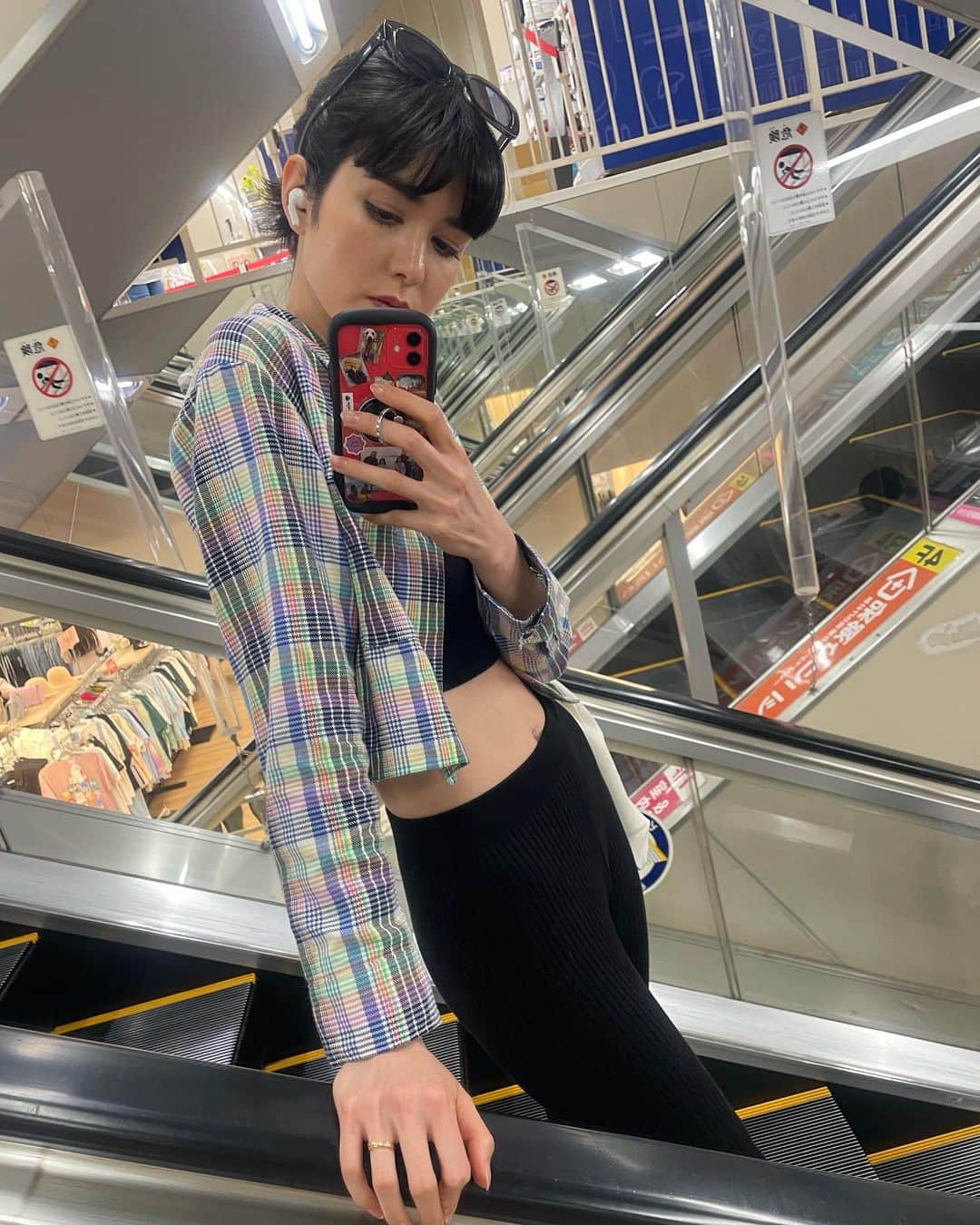のインスタグラム：「先週は仕事終わりのご褒美ティラミスを買ったけど、ん〜まぁまぁだった🥲 シャツは古着屋で買って縫い直したYSLのメンズシャツ！ Bought a tiramisu after work last week but I didn’t really taste like tiramisu…  The shirt is an YSL men’s shirt that I thrift flipped 👍🏼 . . . . . #thriftflip#thrift#secondhand#style#fashion#model#ysl#古着#古着コーデ#スタイル#ファッション#モデル#스타일#패션#모델#일상」
