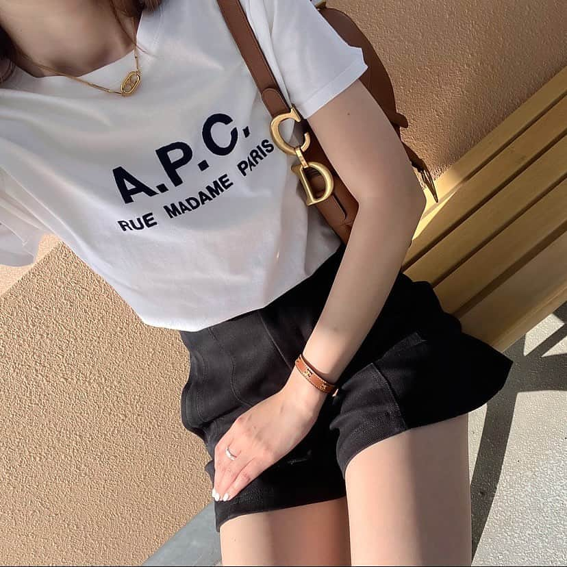 Maiさんのインスタグラム写真 - (MaiInstagram)「・ @apc_paris ✔︎  着てるTシャツのサイズなどコーデの詳細と一緒にブログに書いてます📝  #apc #zara #dior #diorbag #diorsaddlebag #celine #celinebyhedislimane」5月31日 21時15分 - maimaimai1016