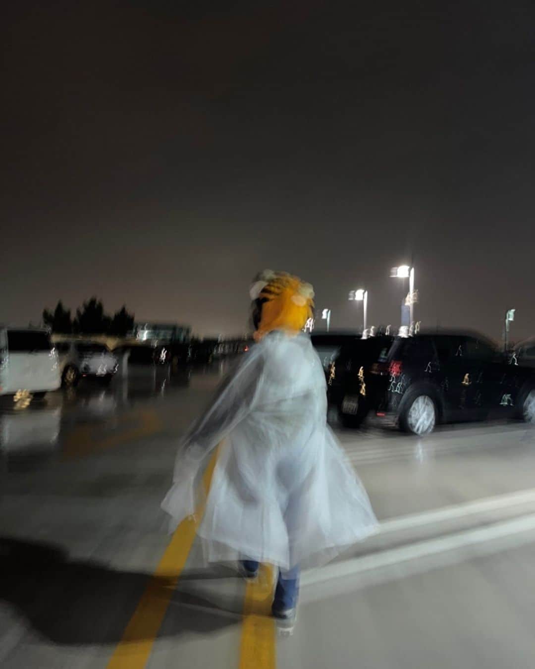 のインスタグラム：「ディズニーいきたい。  いきたい。  いつかのディズニー。  雨の日のディズニーも嫌いじゃない。」