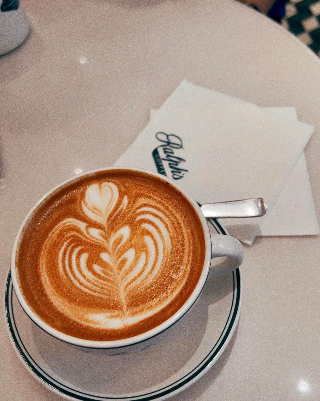 ドギョムさんのインスタグラム写真 - (ドギョムInstagram)「Ralph's coffee🧸」5月31日 21時25分 - dk_is_dokyeom