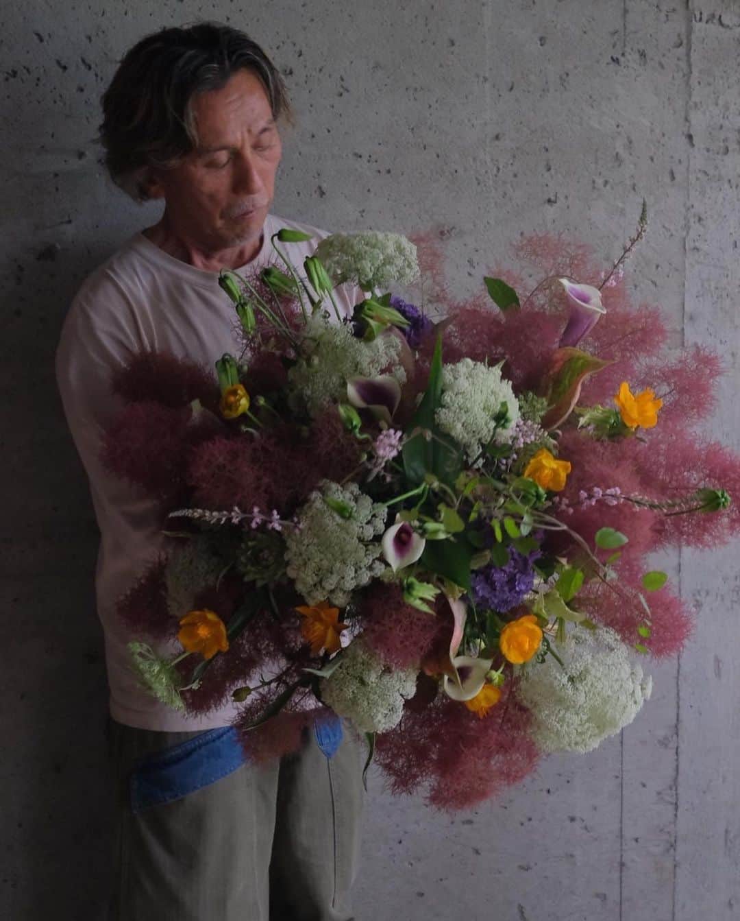 根岸由香里さんのインスタグラム写真 - (根岸由香里Instagram)「. @flowernoritake さんにお願いした大好きな方へ贈る花束。 大切な節目のお祝いと感謝と愛を込めて💐」5月31日 21時20分 - yukarinegishi