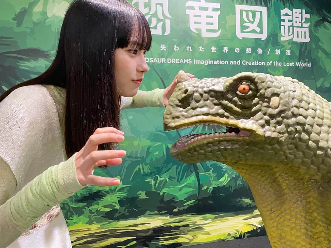 南沙良のインスタグラム：「恐竜図鑑展 展覧会ナビゲーター＆無料音声ガイドナレーションを担当させて頂きました  東京展は昨日から開幕されてますので皆様是非🦕  イグアノドン！！🦖」
