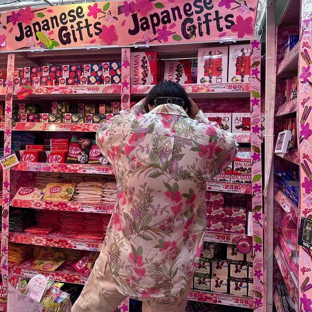 ミンギュのインスタグラム：「Gift = Me🌸」