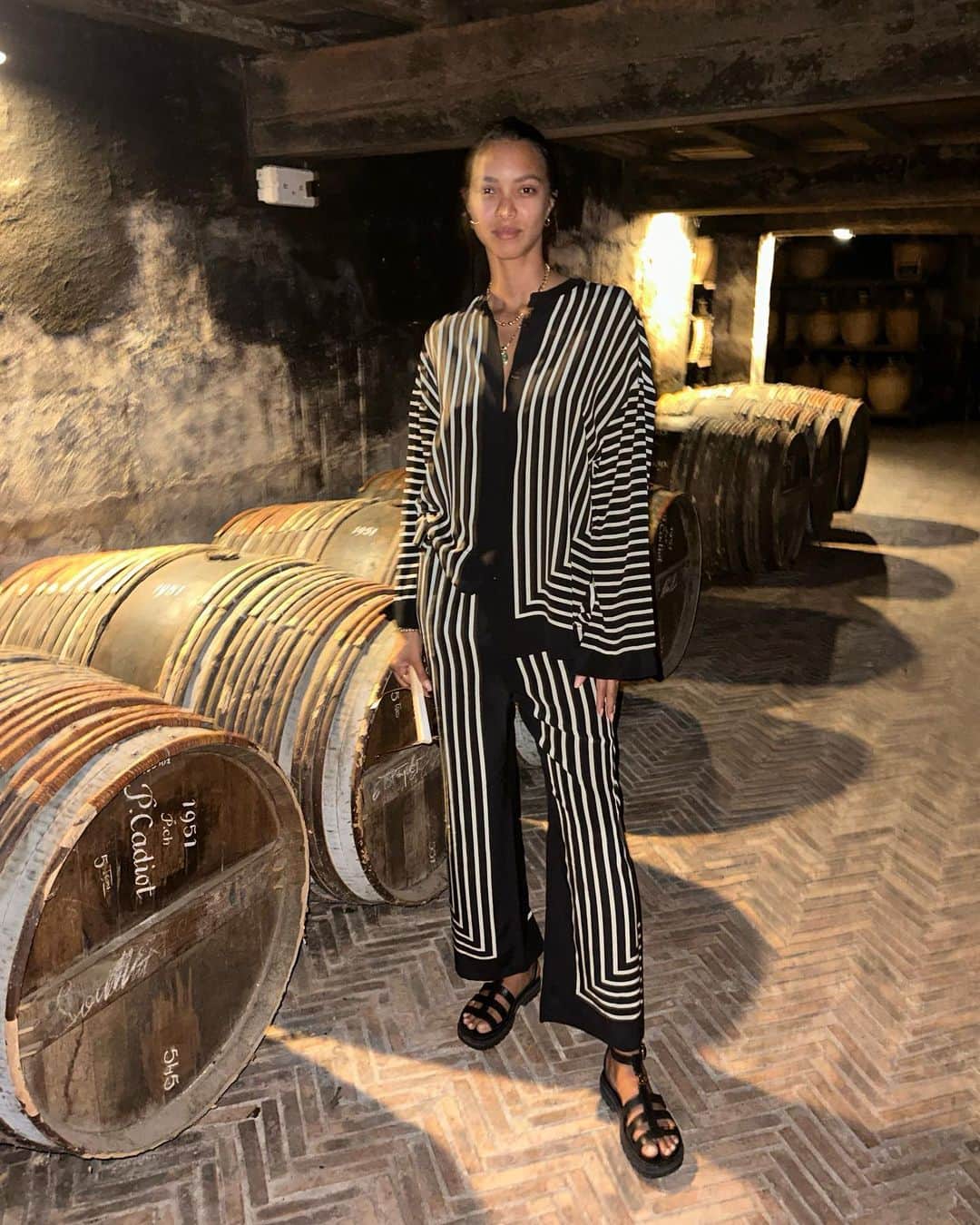 のインスタグラム：「What a beautiful experience in Cognac and many thanks to the @hennessy team for hosting.   It was super interesting to learn the process and history behind this 250 year old brand and their products. The ambiance and hospitality was first class all the way! Merci pour tout🙏🏽🥃」