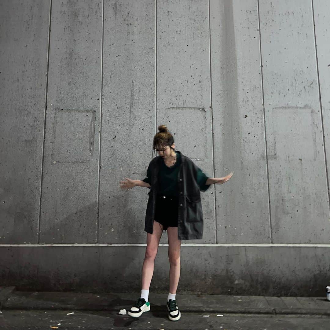のインスタグラム：「#mayus_style_ 💚🖤」