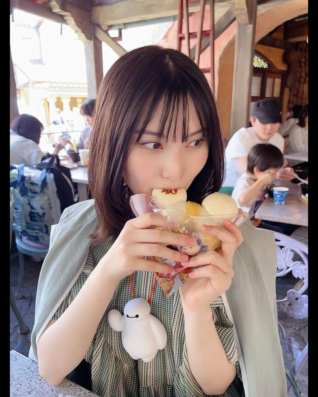 福岡聖菜のインスタグラム：「いっぱい食べた日🛟🩵  #東京ディズニーランド #40thanniversary  #ディズニーフード #tokyodisneyresort」