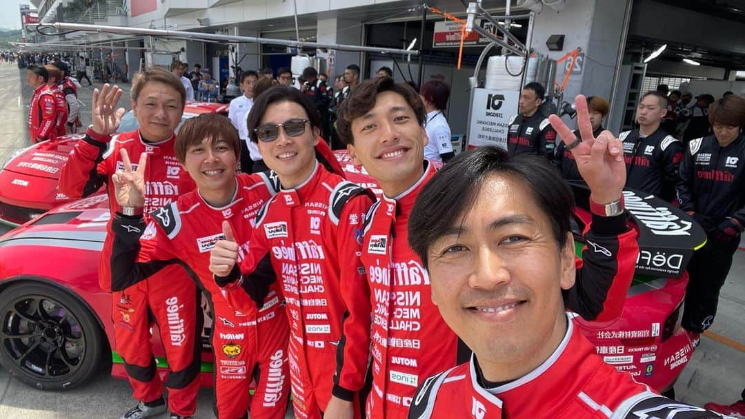 柳田真孝のインスタグラム：「. 久々にドライバーとしての参加したS耐富士24時間レース。  しかもNissan Z GT-4での参戦。 Zの柳田にとっては特別でした。  自分の所属するチームゼロワンはまだ若いチームでありますが、皆んな前を向いているこれからのチームです。 そして、今回25号車と共に素晴らしいチームメイト達と一緒にレースを戦える事が出来て本当に楽しい時間を過ごせる事が出来ました。  今回は良い結果が出ませんでしたが、次はもっと体制を整え、良い結果が出せる様に次回はまたチームのマネージメント業に戻ります。  次回も沢山の応援を宜しくお願い致します。  #s耐  #rafinée  #日産メカニックチャレンジ #teamzeroone  #nissan  #fairladyz  #rz34  #gt4」