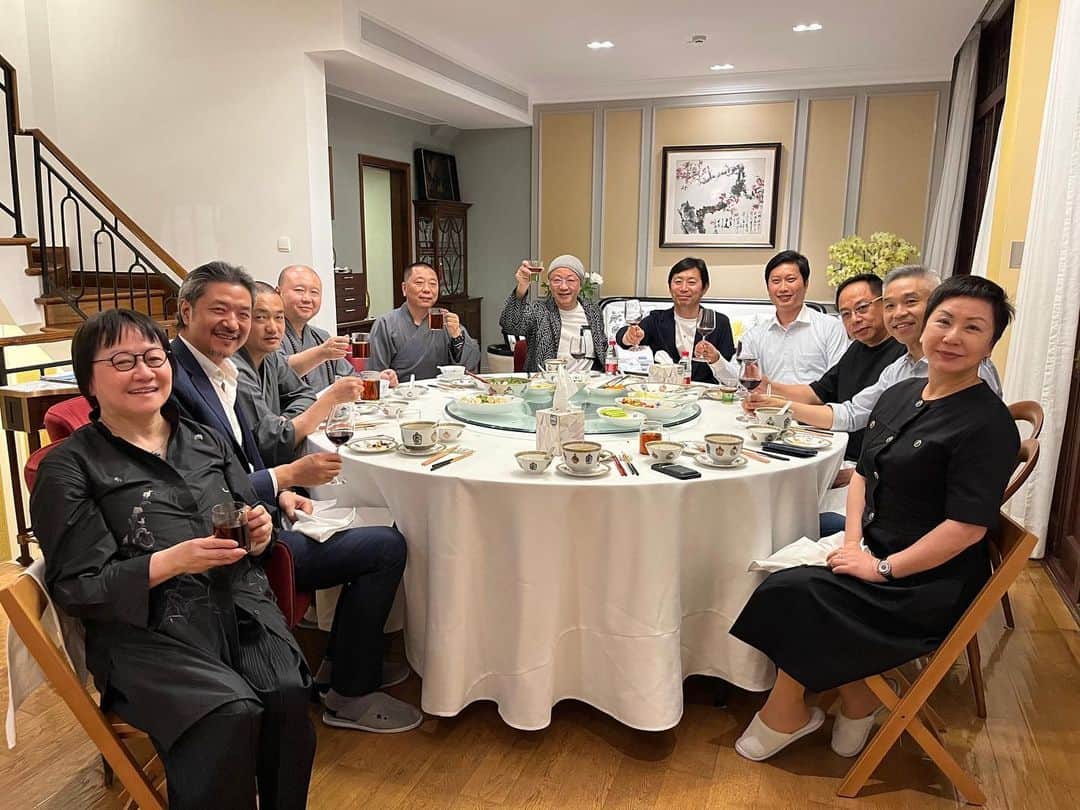 辻口博啓さんのインスタグラム写真 - (辻口博啓Instagram)「王さんのお家で今日とこれからのお話しさせていただいて、大変美味しい料理でおもてなししていただきありがとうございました😊 上海は今回で二回目ですが、短くも楽しい滞在になってます！」5月31日 21時49分 - htsujiguchi