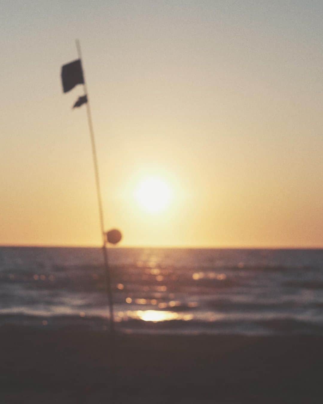 naorinmoonのインスタグラム：「⁡ ⁡ ⁡ ⁡ ⁡ ⁡ ⁡ ⁡ ⁡ ⁡ ⁡ 今日も。 明日も。 ⁡ ⁡ ⁡#石狩 #海 #fujifilm #fujifilm_xseries #ifyouleave #sea  #hellofrom #hokkaido #instagramjapan #ig_japan_ #still_life_nature #nowheredialy #still_life_mood  #reco_ig #nature_brilliance #minimalmood #helios44_2  #ig_eternity #thinkverylittle #genic_mag #into_the_screen  #moody_nature #ourmomentum #ishikari #oldlens  ⁡」