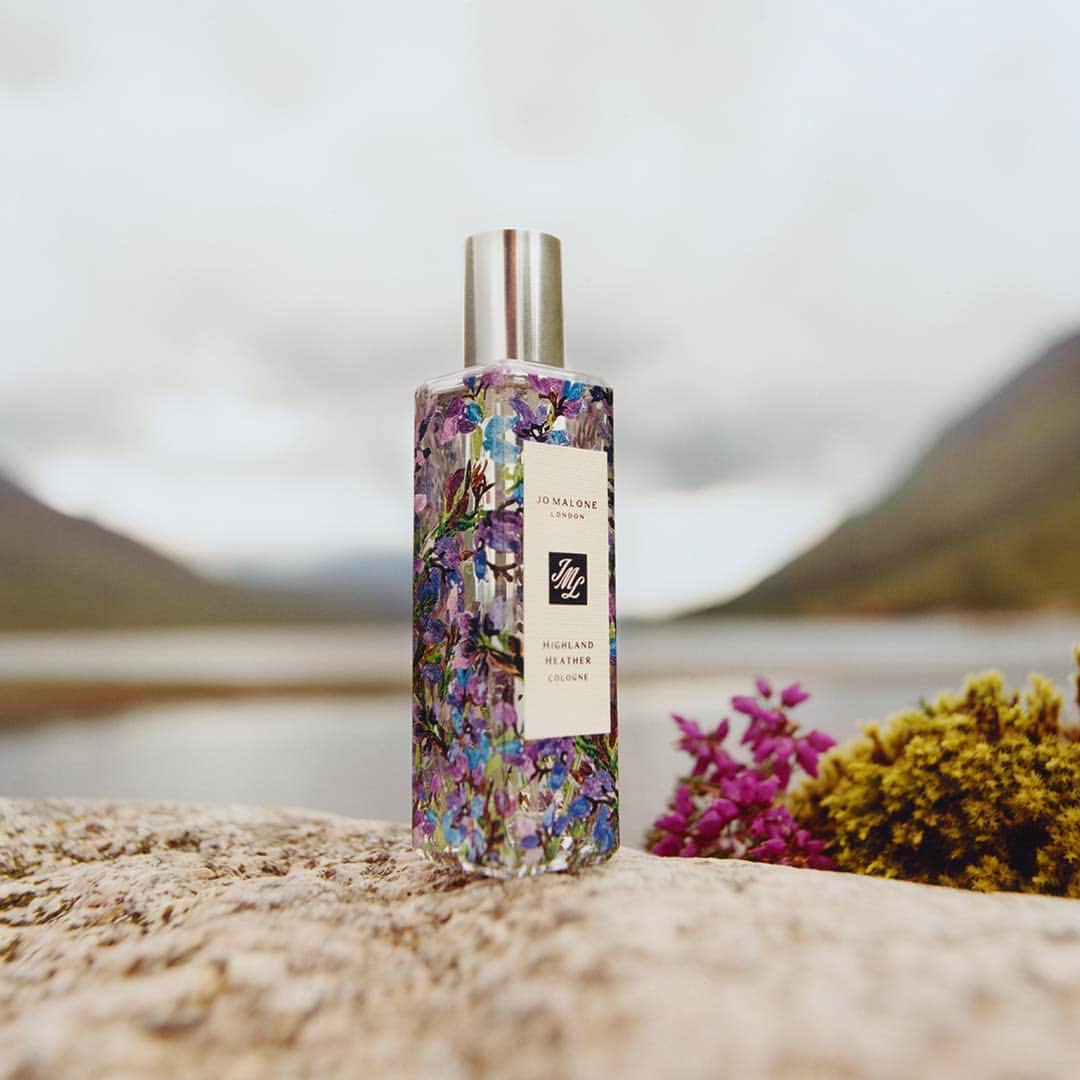 Jo Malone Londonさんのインスタグラム写真 - (Jo Malone LondonInstagram)「Swathes of heather and English lavender come together with sensual amber on the hills of the Scottish Highlands. Tap to discover the enticing woody scent of Highland Heather. #ScentsOfBritain」5月31日 22時00分 - jomalonelondon