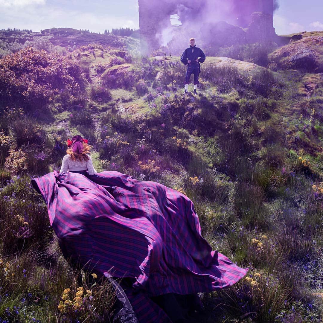 のインスタグラム：「Swathes of heather and English lavender come together with sensual amber on the hills of the Scottish Highlands. Tap to discover the enticing woody scent of Highland Heather. #ScentsOfBritain」