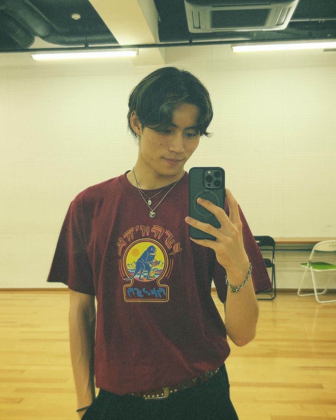 のインスタグラム：「どうも、インスタ投稿久しぶりになっちゃってごめんなさい 今日も今日とて特に言いたいことは無いんですけどシャツ自慢しに来ました MARVEL ショップで買いました …それだけです笑」
