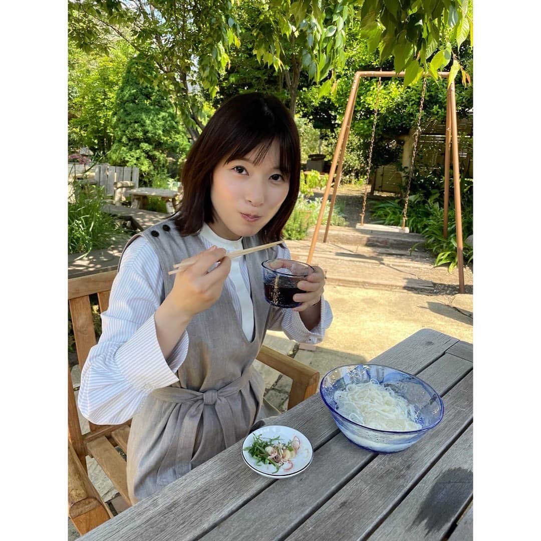 のインスタグラム：「まもなく22時から #それパク 第8話です！ 是非ご覧ください👉☺️🤏  そうめんの季節だねぇ。 安定の消え物いただきました🙏  #それってパクリじゃないですか」