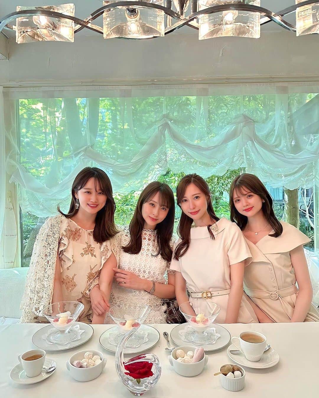 Chihiroのインスタグラム：「F4旅 in 軽井沢🤍  死ぬほど食べて、死ぬほど笑った軽井沢旅♡  朝起きて空瓶を見て震えました笑 誰にも見せられない深夜動画は家宝にします🫶笑  皆んなのコーデ紹介♡ 2枚目動画の右から あまえみ @honeyaman_  → @randa_pic   いおりん @iori8rn  → @celford_official   私　@chippp49 → @lieulien_lul   まなち　@_mana_stagram__  → @naturalbeautybasic_official   〜〜〜〜〜〜〜〜〜〜〜〜〜〜〜〜〜〜〜 【イメージコンサルティングサロン　Ciccy】  パーソナルカラー診断が気になる方はこちら ▶︎ @ciccy_shibaura   ♦︎時間 9:30〜17:30 (時間調整可能)  ♦︎場所 東京都港区芝浦  ♦︎定休日 なし  ♦︎メニュー ✈︎Economy class✈︎ パーソナルカラー診断＋骨格診断 Ciccy診断士枠: ¥22,500- 代表栂野枠：¥32,000- ※ペア診断可能  ✈︎Business class✈︎ パーソナルカラー診断＋骨格診断＋メイクレッスン 代表栂野枠：¥48,500- ※ペア診断可能  ✈︎First class✈︎ 3〜4日かけて行うトータルプロデュース。メニューはカスタマイズ可能。 代表栂野枠：99,500-  詳細はInstagramプロフィール下のURLよりご確認ください。 〜〜〜〜〜〜〜〜〜〜〜〜〜〜〜 【イメージコンサルタント養成講座】  GIA芝浦校の養成講座は6月まで満席です。 現在2023年7月スタートより募集を開始いたしました♡ 詳しくはHPをご覧ください♡  〜〜〜〜〜〜〜〜〜〜〜〜〜〜〜  #軽井沢旅 #軽井沢旅行  #軽井沢観光 #f4 #軽井沢」
