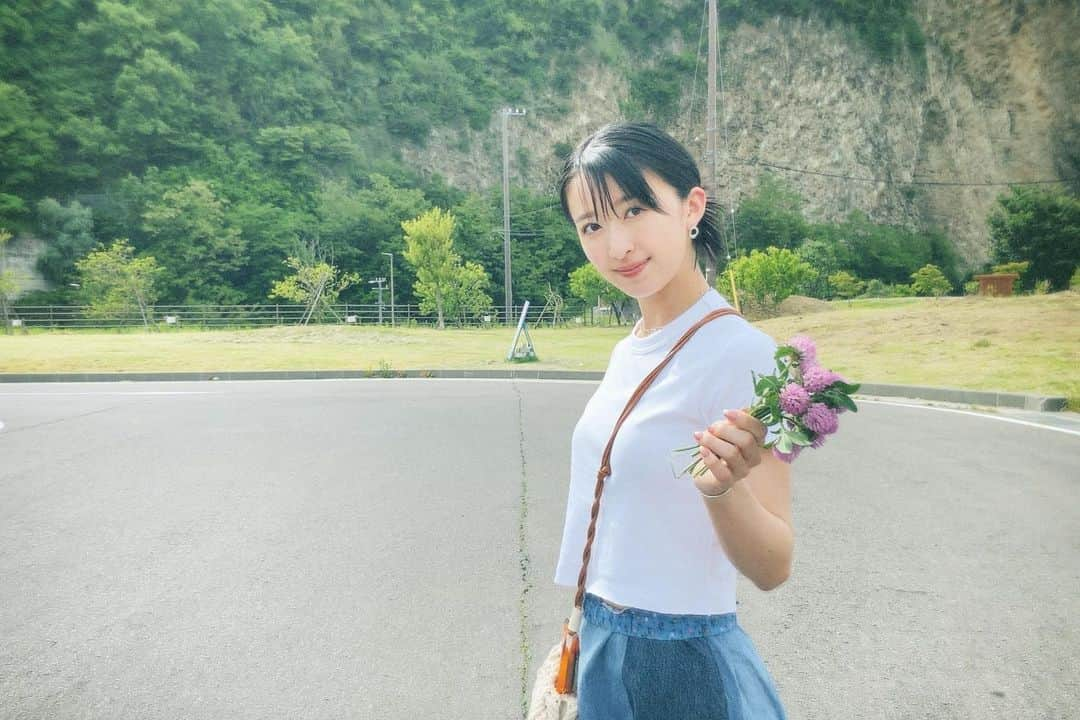 中江友梨のインスタグラム：「アカツメグサ🌷」