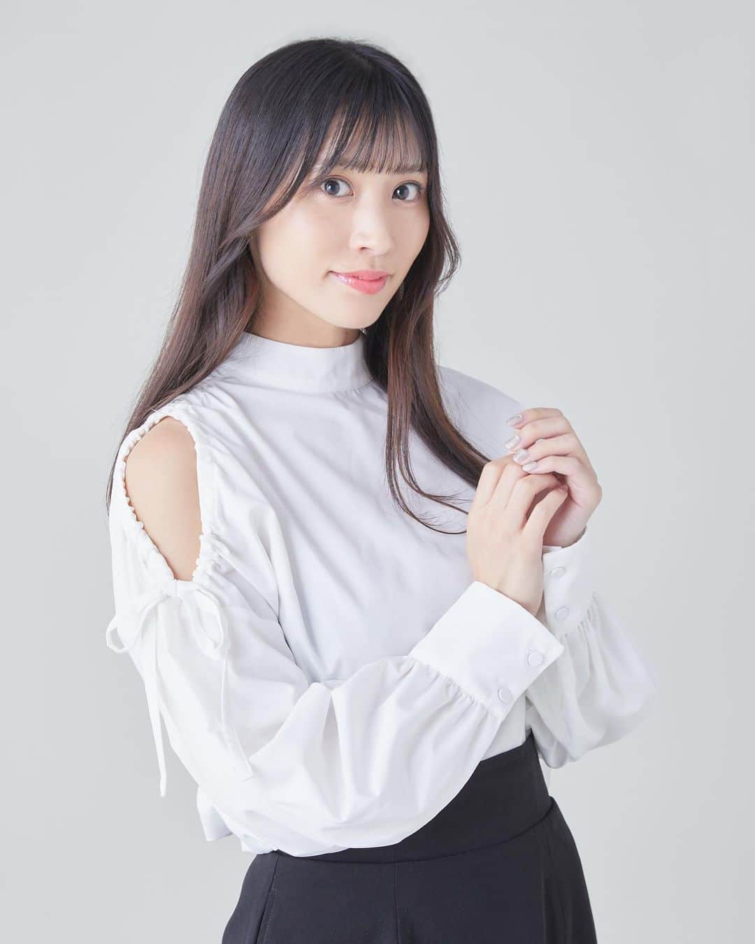 根岸愛のインスタグラム：「🤍🤍🤍 . 先日宣材写真が 新しくなりました🥰 気持ちも新たに感謝の気持ちを忘れず たくさんお仕事頑張ります💪✨ 今年は映画の撮影もあるし わくわくすることたくさんっ！ 明日も何かお知らせがあるかも？ 改めてこれからも よろしくお願いします☺️💕 #宣材写真 #宣材 #根岸愛 #プラチナムピクセル #プラチナムプロダクション #これからも #頑張ります 🫶」