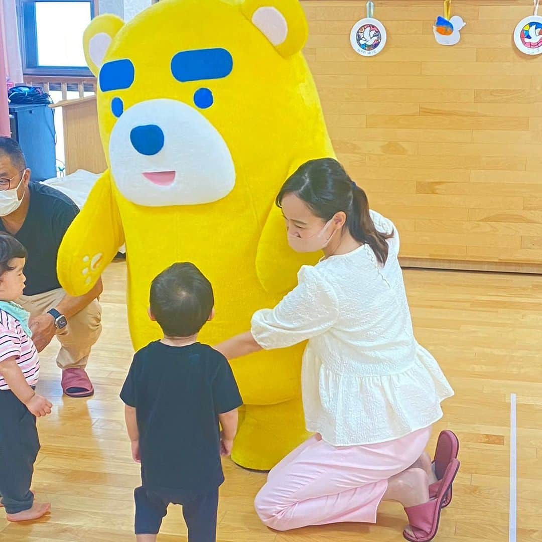 浦口史帆のインスタグラム：「💐💛💐💛💐  きょうは #イッチー と一緒に名古屋市内の保育園へ🌼🌷  素敵な音楽の生演奏を聴いたり、 みんなで一緒にクイズをしたり、 楽しかったね〜！！🥰📚🎹♥️   ペンギン、うさぎ、ナマケモノ‥ みんな元気いっぱいいろんな動物の名前を答えてくれて、ありがとう🐧🐰🦥💯💕  とっても良い時間を過ごせました🥳🌟  最初は大きなイッチーに驚いていた子も、 最後はタッチしたりハグしたり、 すっかり仲良しになっていましたよ‥☺️💛 よかったね、イッチー🤭！  また遊びましょ〜✌️♥️ ♥️」