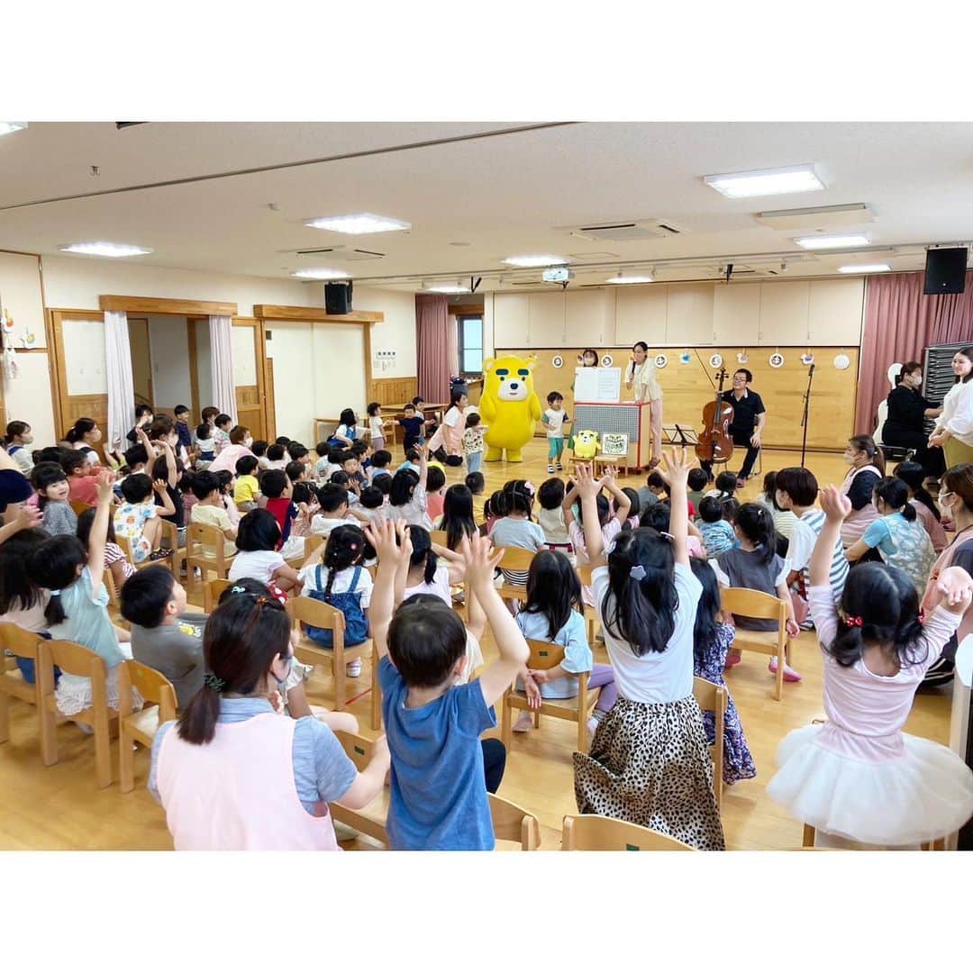 浦口史帆さんのインスタグラム写真 - (浦口史帆Instagram)「💐💛💐💛💐  きょうは #イッチー と一緒に名古屋市内の保育園へ🌼🌷  素敵な音楽の生演奏を聴いたり、 みんなで一緒にクイズをしたり、 楽しかったね〜！！🥰📚🎹♥️   ペンギン、うさぎ、ナマケモノ‥ みんな元気いっぱいいろんな動物の名前を答えてくれて、ありがとう🐧🐰🦥💯💕  とっても良い時間を過ごせました🥳🌟  最初は大きなイッチーに驚いていた子も、 最後はタッチしたりハグしたり、 すっかり仲良しになっていましたよ‥☺️💛 よかったね、イッチー🤭！  また遊びましょ〜✌️♥️ ♥️」5月31日 22時02分 - uraguchi_shiho