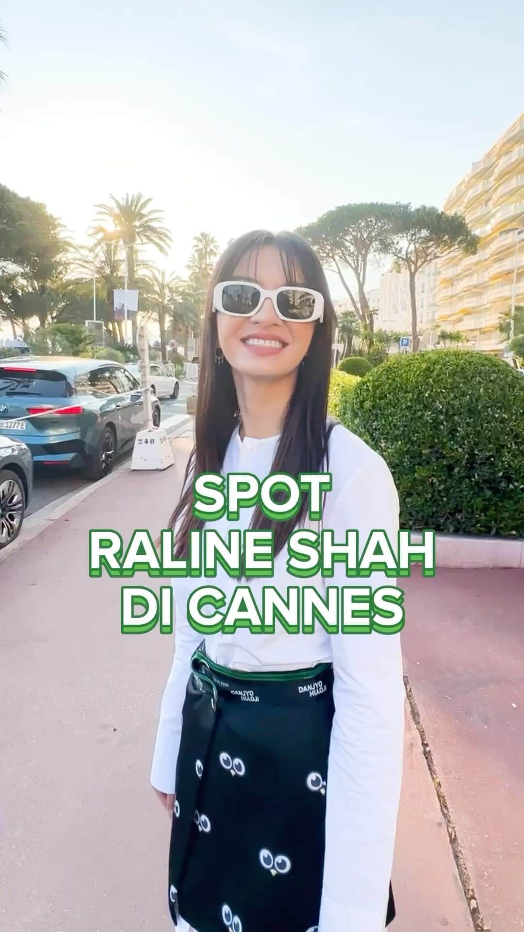ラライン・シャーのインスタグラム：「Lagi jalan-jalan sore di Cannes sambil pake apron skirt “Tokopedia X Danjyo Hiyoji.” Gak nyangka diajakin foto di jalan, it’s such a great afternoon in Cannes💚 #tokopediasocmed #TokopediaxRaline #Cannes2023 #festivaldecannes2023」