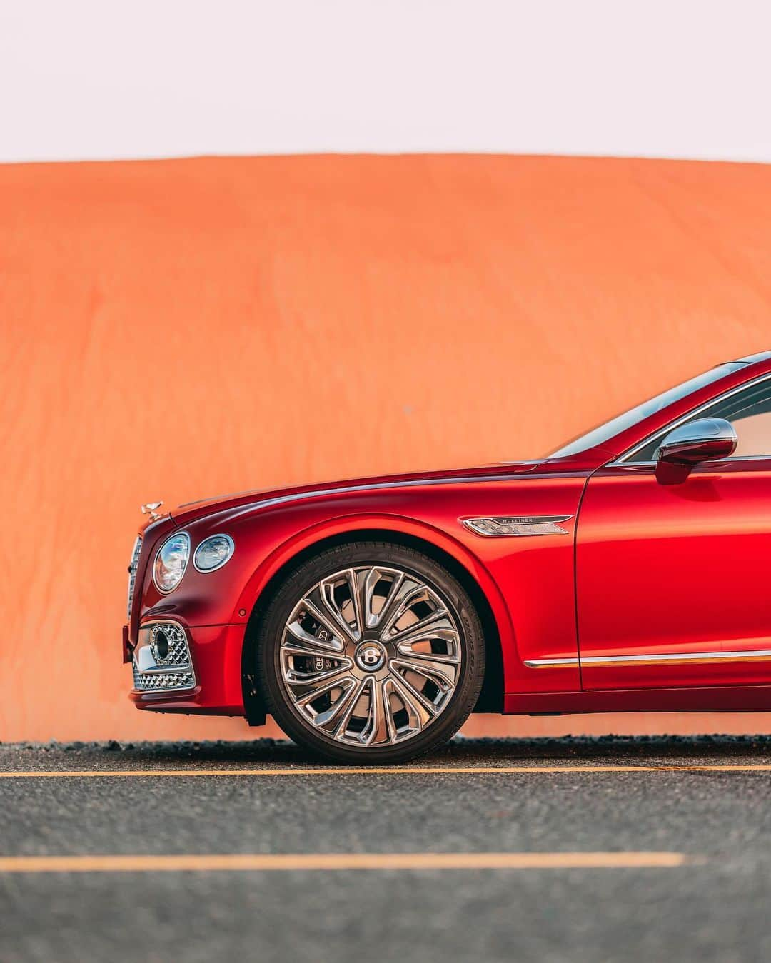 ベントレーさんのインスタグラム写真 - (ベントレーInstagram)「The perfect sedan doesn’t exi… #FlyingSpur #Mulliner #hybrid | 📷: @stephan_bauer _ #Bentley Flying Spur Mulliner (hybrid) WLTP drive cycle: combined fuel consumption: 85.6 mpg (3.3 l/100 km), combined electrical consumption: 244 Wh/km, combined CO₂: 75 g/km」5月31日 22時11分 - bentleymotors