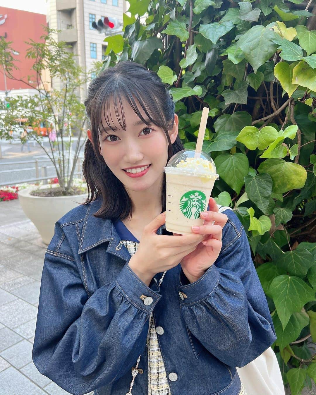 黒須遥香さんのインスタグラム写真 - (黒須遥香Instagram)「スターバックスの新作、発売日に飲んだの初めてっ！  これで私も、青山表参道女子！  .  酸っぱさはあまりなく、甘さもそんなになく、表現が難しいけど、レモンケーキ🍋そのものでした！すっきりさっぱりで美味しかった！ レモンケーキ大好きー！  .  #スターバックス新作 #レモンケーキフラペチーノ #レモンケーキ #starbacks」5月31日 22時25分 - kuros.mile_haruka