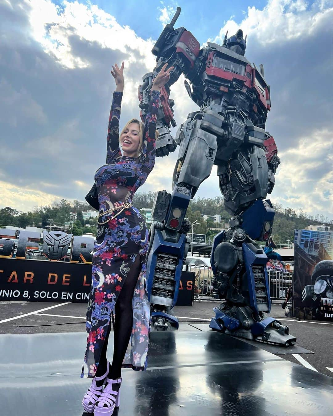 Nadya Antonさんのインスタグラム写真 - (Nadya AntonInstagram)「🎥 Transformers: El despertar de las bestias. Ayer me tocó estar en la Premiere de la peli y por fin nos traen a los Maximals y un entorno basado en Perú! 🙏🏻🎉  Pueden ir a verla este 8 de Junio con toda su familia al cine y me cuentan que tal les pareció! 🎥 @paramountmexico  #transformers #paramount #optimusprime #transformersriseofthebeasts」5月31日 22時30分 - nadyasonika