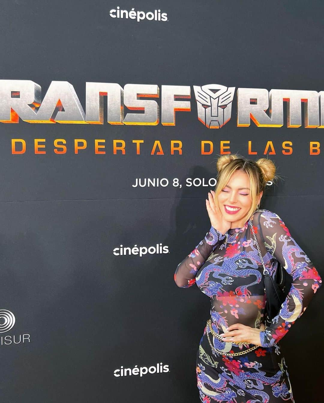 Nadya Antonさんのインスタグラム写真 - (Nadya AntonInstagram)「🎥 Transformers: El despertar de las bestias. Ayer me tocó estar en la Premiere de la peli y por fin nos traen a los Maximals y un entorno basado en Perú! 🙏🏻🎉  Pueden ir a verla este 8 de Junio con toda su familia al cine y me cuentan que tal les pareció! 🎥 @paramountmexico  #transformers #paramount #optimusprime #transformersriseofthebeasts」5月31日 22時30分 - nadyasonika