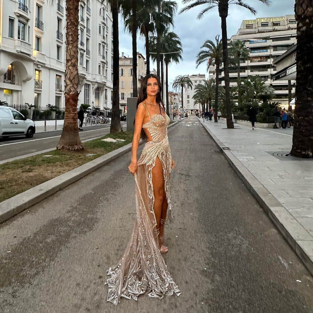 サイラ・ナラさんのインスタグラム写真 - (サイラ・ナラInstagram)「Siempre recordaré esa callecita por la que caminé para volver al hotel  #Cannes2023」5月31日 22時36分 - zaira.nara