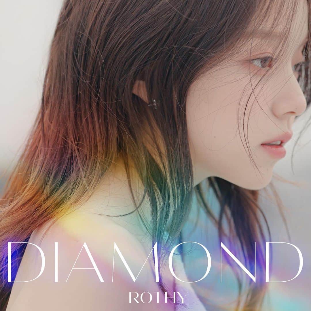 ユン・ヒョンミンのインスタグラム：「저의 큰형님 신승훈형께서 작곡하신 로시의 신곡 Diamond. 많이 들어주세요^^ 로시의 보이스는 정말이지...👍🏻 #로시 #diamond #신승훈」