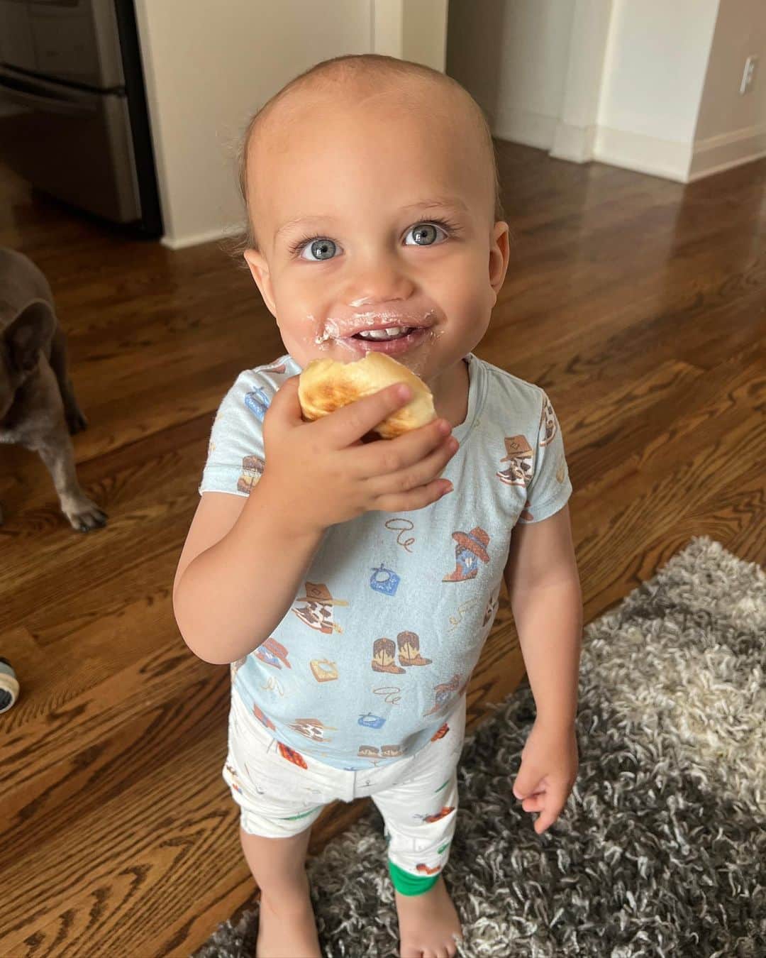 Tianna Gregoryさんのインスタグラム写真 - (Tianna GregoryInstagram)「Might be the cutest photo, my babies love bagels just like mama ❤️😍」5月31日 22時44分 - tiannag