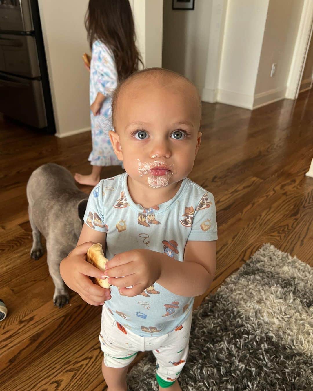 Tianna Gregoryさんのインスタグラム写真 - (Tianna GregoryInstagram)「Might be the cutest photo, my babies love bagels just like mama ❤️😍」5月31日 22時44分 - tiannag