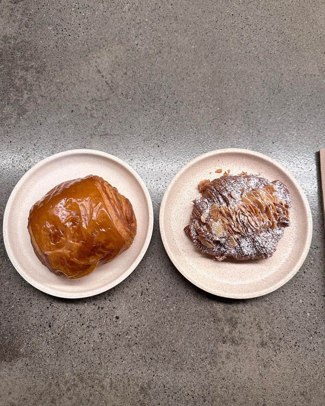 のインスタグラム：「@lunecroissant 🌝🥐  “世界一のクロワッサン” は食べる前から期待値爆上がりでしたが それを裏切らない美味しさでした🫣🤎 贅沢朝ご飯🫶🏻  #LUNE#croissant #melbourne」