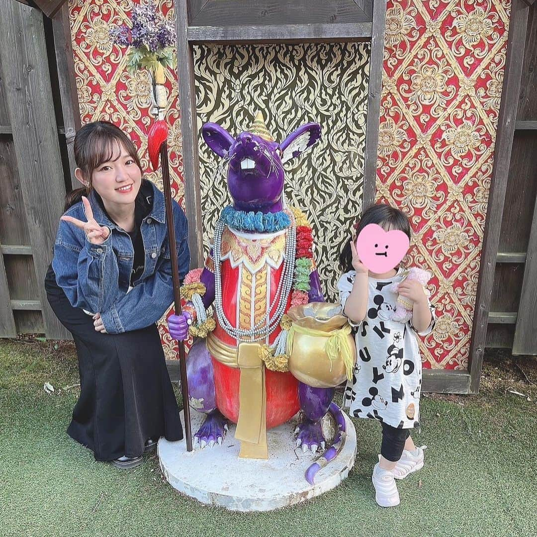 Riicoさんのインスタグラム写真 - (RiicoInstagram)「GW❸ family day💗 3姉妹家族でリトルワールドへ！ いろんな国の民族衣装着れたり名物食べれたり、敷地広いからいっぱい歩けて楽しい場所なの〜🐾 みんなで行けてより楽しかった🥰 ・ やぱわたし的にはチマチョゴリが優勝！！🏆💜 3姉妹で王奥ごっこ？的な🤣🙇‍♀️🙇‍♀️ 3姉妹の裏構図かなって遊んでたww 本当笑った🤣仲良しすぎる❤️‍🔥 ほんで姉の旦那さんが完全に現地の人で それも笑った🤣さすがだったぁ( ᵒ̴̶̷̤໐ᵒ̴̶̷̤ ) 大好きfamily♫♡ またお出かけしようね〜〜❤️‍🔥 ・ #gw #リトルワールド」5月31日 22時53分 - riico123ta