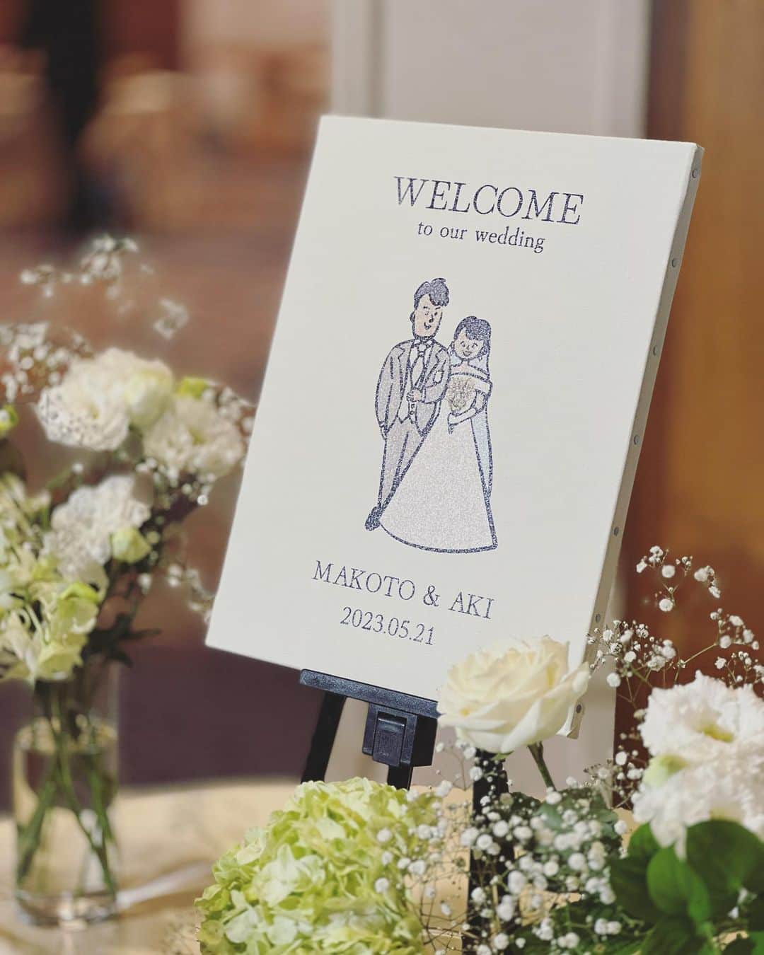 のインスタグラム：「🤍💍⛪️🕊️🤍  🤵‍♂️𝙼𝙰𝙺𝙾𝚃𝙾 & 𝙰𝙺𝙸👰‍♀️ 　　　　　🌿𝟸𝟶𝟸𝟹.𝟻.𝟸𝟷🌿  大好きなお2人の結婚式と披露宴🔔 とっても2人らしくて、温かく素敵な時間でした♡  式の初っ端から、笑いが溢れていて🤣（いい意味で！！！）2人がどれだけ周りから愛されているかを間近で感じました💓  式だけでなく、もちろん披露宴の最中も、めちゃくちゃ笑ったwww  …のに！！！🥹🥹🥹最後の新婦からご家族への手紙からは涙のスイッチが！！！😭ご両親にとっても、自慢の娘さんだ😭（泣）  あっきょんよ（名前微妙に伏せてたけど、やっぱ言っちゃう）貴女は本当に心の綺麗な優しい子よ。こんな可愛い奥さんいたら、毎日笑いで溢れて、とっても幸せな家族だと思う☺️🫶  これからも、大阪行った時の飲み友達として宜しくね🥂🍾💕  @akkyon_asei  #wedding #happywedding #imperialhotelosaka」