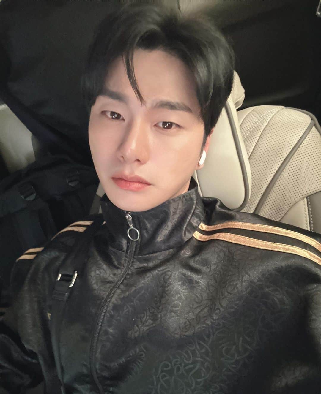 イ・イギョンのインスタグラム：「눈이@안떠ㅈ..」