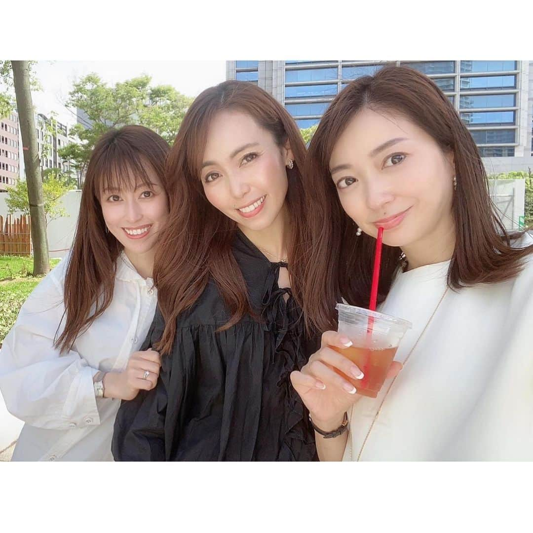 澤野井香里さんのインスタグラム写真 - (澤野井香里Instagram)「順ちゃん&一江と💕  小学校🏫入学した4月の忙しさったら🤪の話でみんな共感💦  ようやく落ち着いてきて集合できた♡笑  そして順ちゃんのBaby girlもはじめまして🐤💕 ニコニコ可愛すぎてほんと癒された🥰  リニューアルされて生まれ変わった#東遊園地 🎠は広い芝生の目の前にカフェ☕️も併設されていて、お茶したり子供たちは走り回ったり、水遊びもできて🤗  今年もたくさん水遊びさせたいなぁー✨  #ks_23✨ #ks_kobe✨ #神戸 #三宮 #東遊園地 #こども本の森 #こどもとおでかけ #こどもとおでかけin関西 #水遊び #水遊びスポット」5月31日 22時56分 - kaori_sawanoi