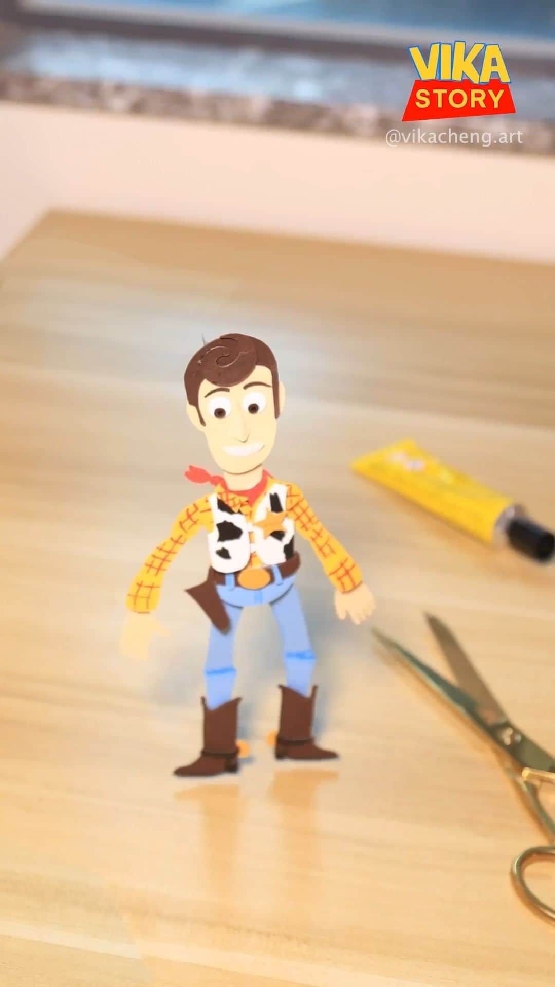 9GAGのインスタグラム：「When Woody is a little buzz’ed 📹 @vikacheng.art - #toystory #woody #papercraft #reels #9gag」
