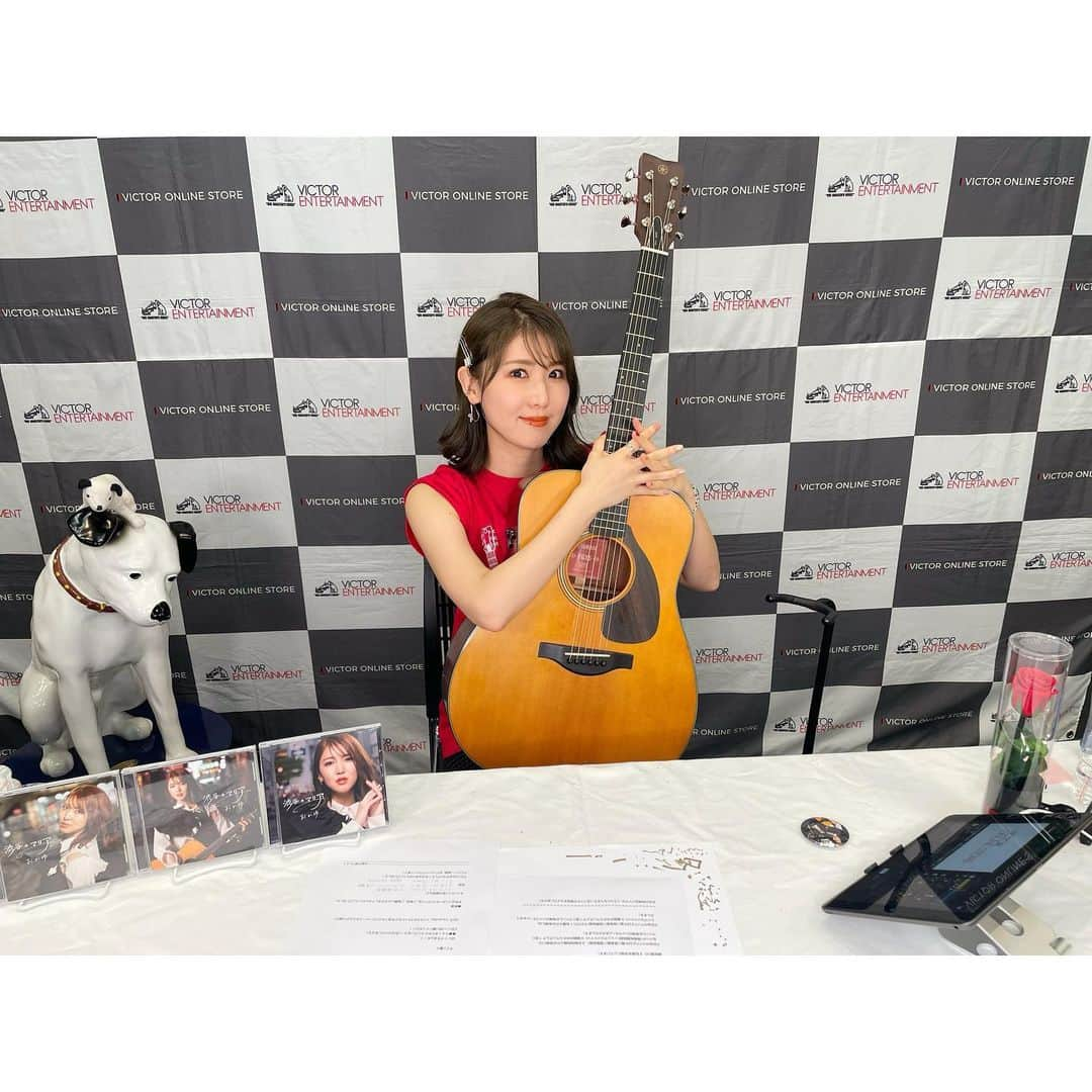 おかゆさんのインスタグラム写真 - (おかゆInstagram)「🎼🐶💿🎶🎸💫🌈  ビクターオンラインストアでの 「#渋谷のマリア」 発売日記念ネットサイン会🌈🐶 有難うございました🎶🥹 皆さんのお陰でオリコンデイリーチャート 総合15位も本当に感謝です🥲❤️ 大切な5年目の作品🎸 沢山の方に届けられますように…💫　  https://www.youtube.com/live/SddPNdVMN5Q?feature=share  #グッドバイモーニング #黄昏の雨を抱いて… #雪舞桜 #ビクターオンラインストア #ニッパーくん  #メジャーデビュー5周年 #デビュー5年目 #渋谷に憧れて上京しました  #私にとって渋谷は原点　 #japanesegirl #singersongwriter #music」5月31日 23時11分 - okayu_dayu