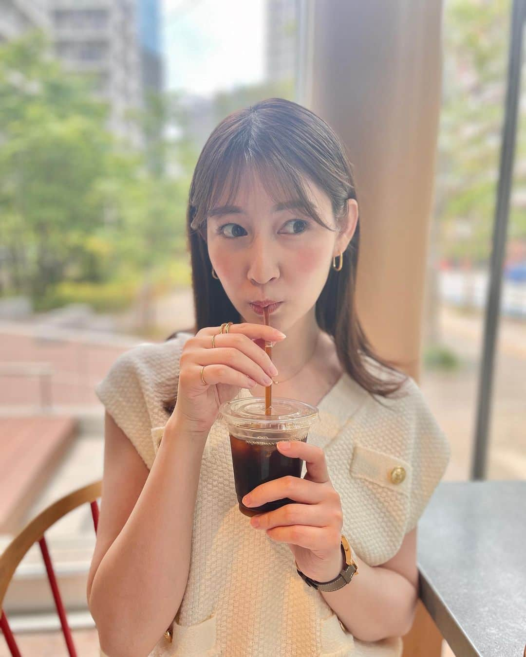 下田奈奈のインスタグラム：「ゴールドカラーnewリング🌙✨ ⁡ 去年からお仕事でもプライベートでも 愛用している大好きなお洋服ブランド  @emmelrefines の別注セットリング⭐️ ⁡ 3つセットになってるから これを付けるだけでオシャレになれる😎✌🏻  リング初心者の私にも嬉しいリング✨ ⁡ ⁡週末🧑🏻と朝カフェした時の一コマ ⁡ #EMMELREFINES #エメルリファインズ #PHILIPPEAUDIBERT #フィリップオーディベール #pr #ゴールドリング #ゴールドアクセサリー」